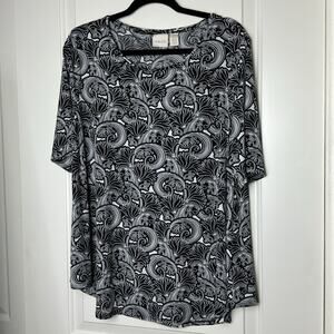 Chico’s Black White Floral Stretchy Tee
